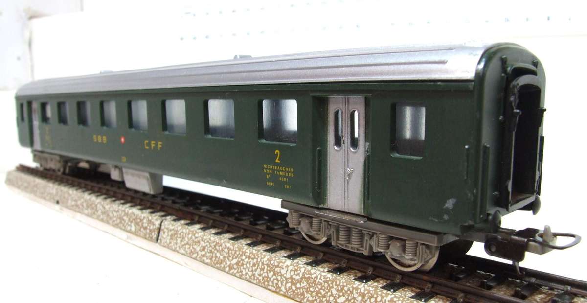 LIMA HO: Vintage SBB SWISS 2nd Class Suburban Passenger Coach in Good, Un-Boxed condition(Italy)