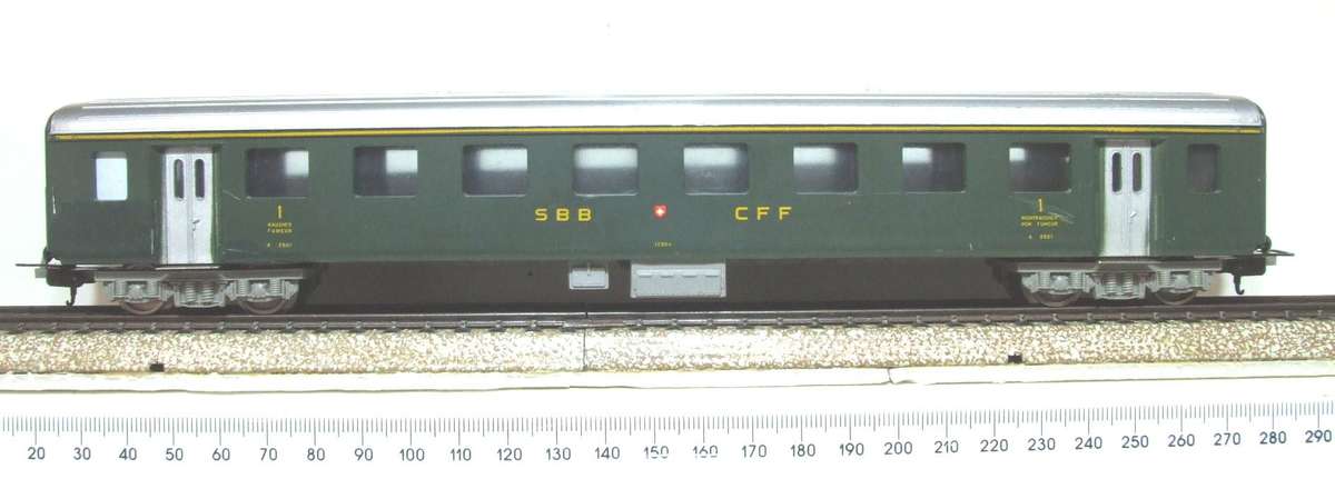 LIMA HO: SBB SWISS 1st Class Suburban Passenger Coach in Good, Un-Boxed condition(Italy)