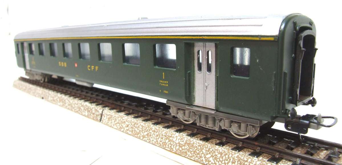 LIMA HO: SBB SWISS 1st Class Suburban Passenger Coach in Good, Un-Boxed condition(Italy)