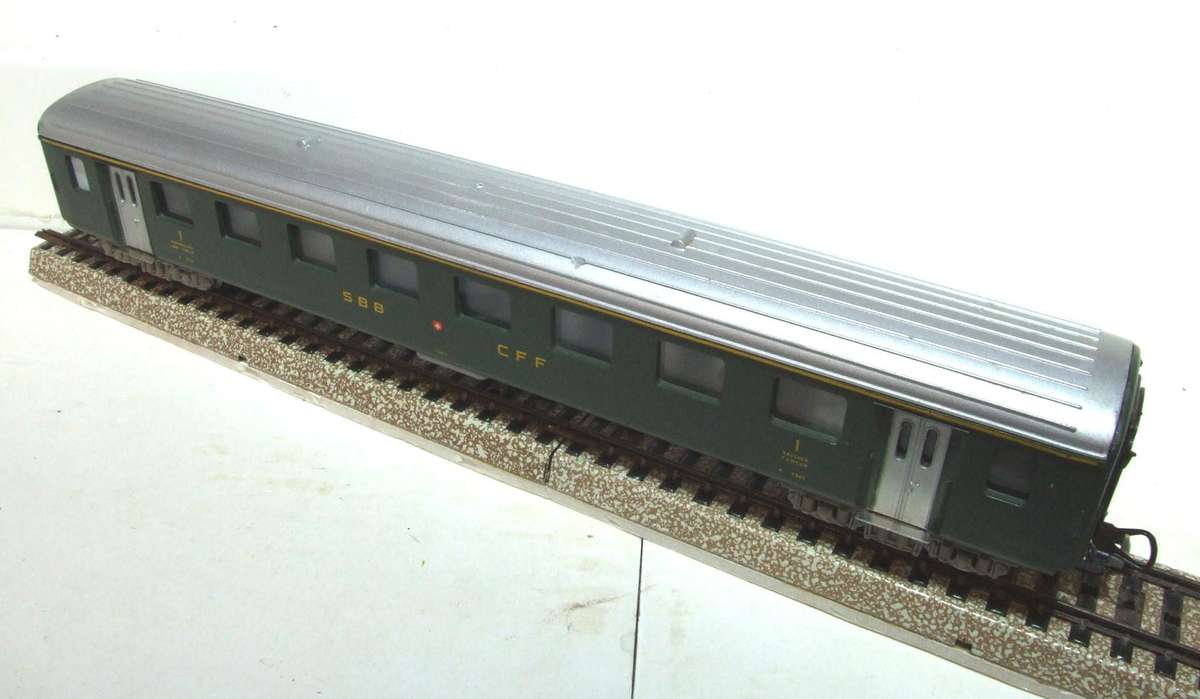 LIMA HO: SBB SWISS 1st Class Suburban Passenger Coach in Good, Un-Boxed condition(Italy)