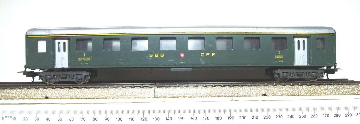 LIMA HO: SBB SWISS 1st Class Suburban Passenger Coach in Fair, Un-Boxed condition(Italy)