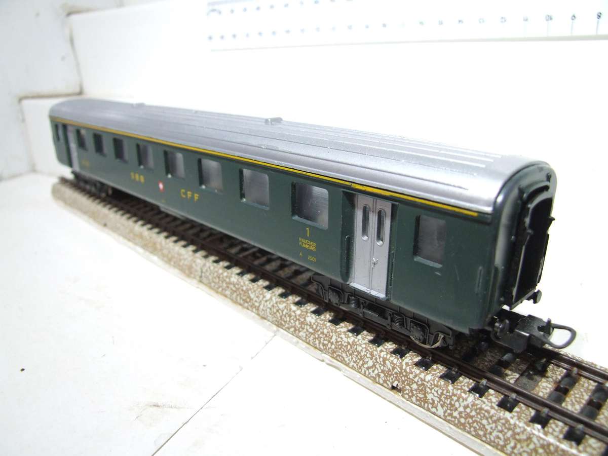 LIMA HO: SBB SWISS 1st Class Suburban Passenger Coach in Fair, Un-Boxed condition(Italy)