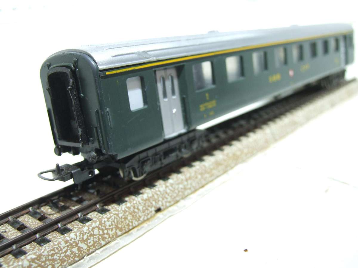 LIMA HO: SBB SWISS 1st Class Suburban Passenger Coach in Fair, Un-Boxed condition(Italy)
