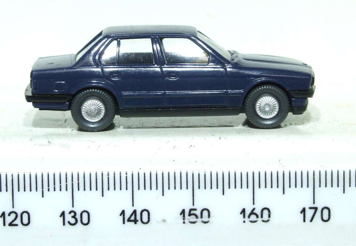 WIKING HO: Highly Detailed BMW 320i  in Like New Un-Boxed Condition.(Germany)