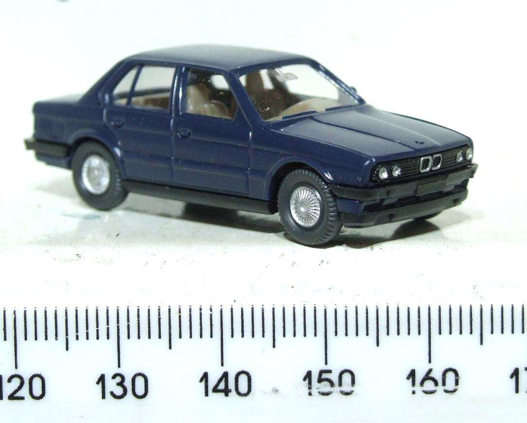 WIKING HO: Highly Detailed BMW 320i  in Like New Un-Boxed Condition.(Germany)