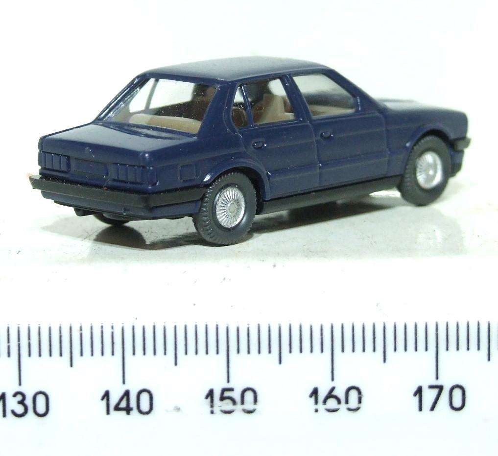 WIKING HO: Highly Detailed BMW 320i  in Like New Un-Boxed Condition.(Germany)