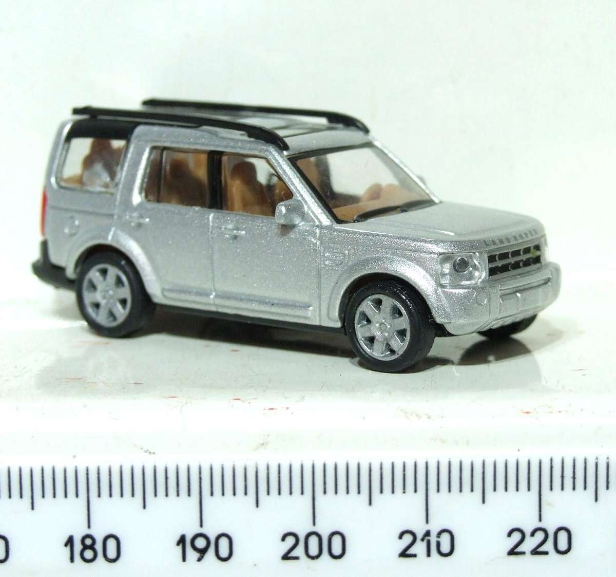 MALIBU HO: Highly Detailed Land Rover Discovery 3  in Fair Un-Boxed Condition.