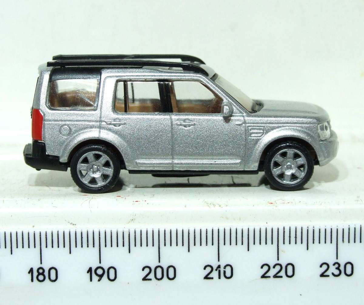 MALIBU HO: Highly Detailed Land Rover Discovery 3  in Fair Un-Boxed Condition.