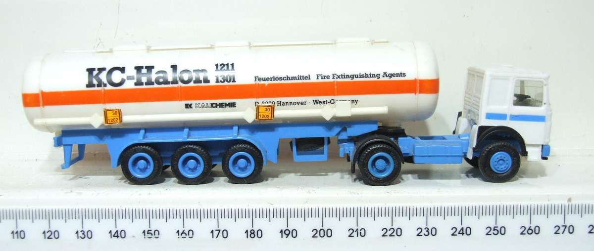 HERPA HO: Detailed MAN Truck & Trailer in Fair Un-Boxed Condition.(Germany)