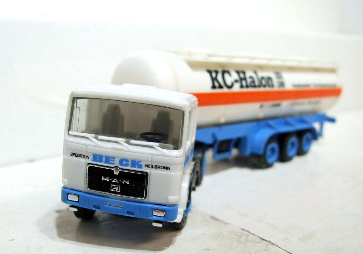 HERPA HO: Detailed MAN Truck & Trailer in Fair Un-Boxed Condition.(Germany)