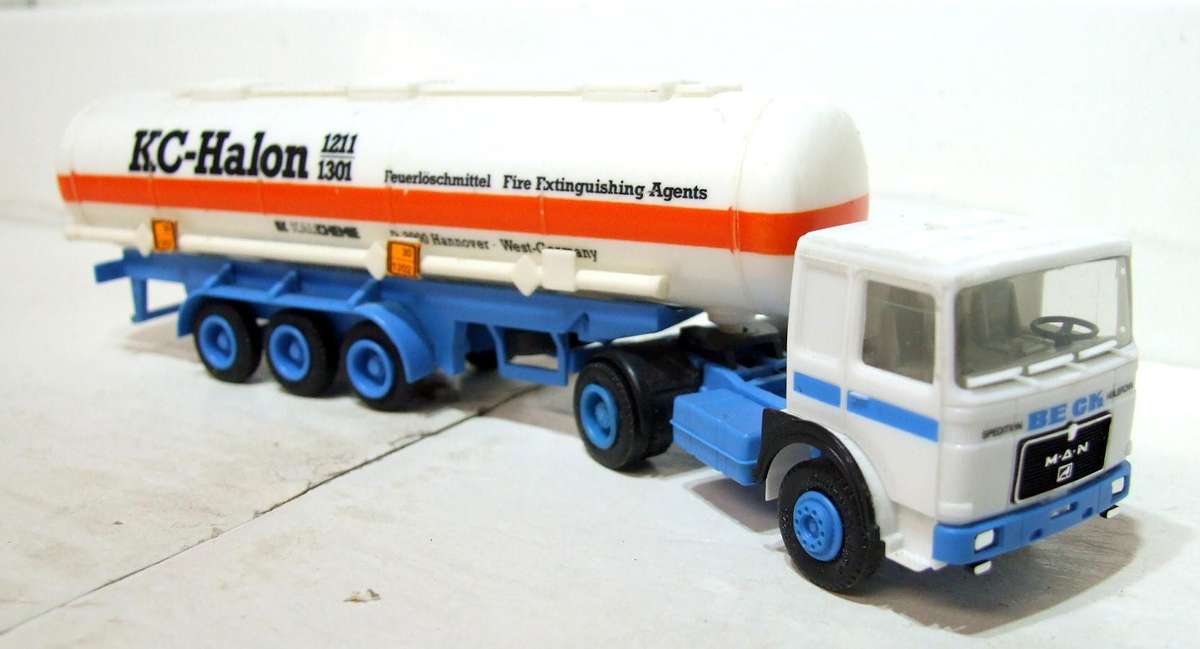 HERPA HO: Detailed MAN Truck & Trailer in Fair Un-Boxed Condition.(Germany)