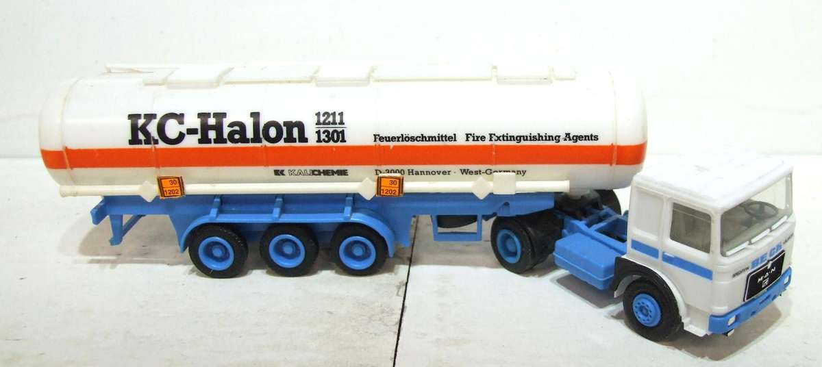 HERPA HO: Detailed MAN Truck & Trailer in Fair Un-Boxed Condition.(Germany)
