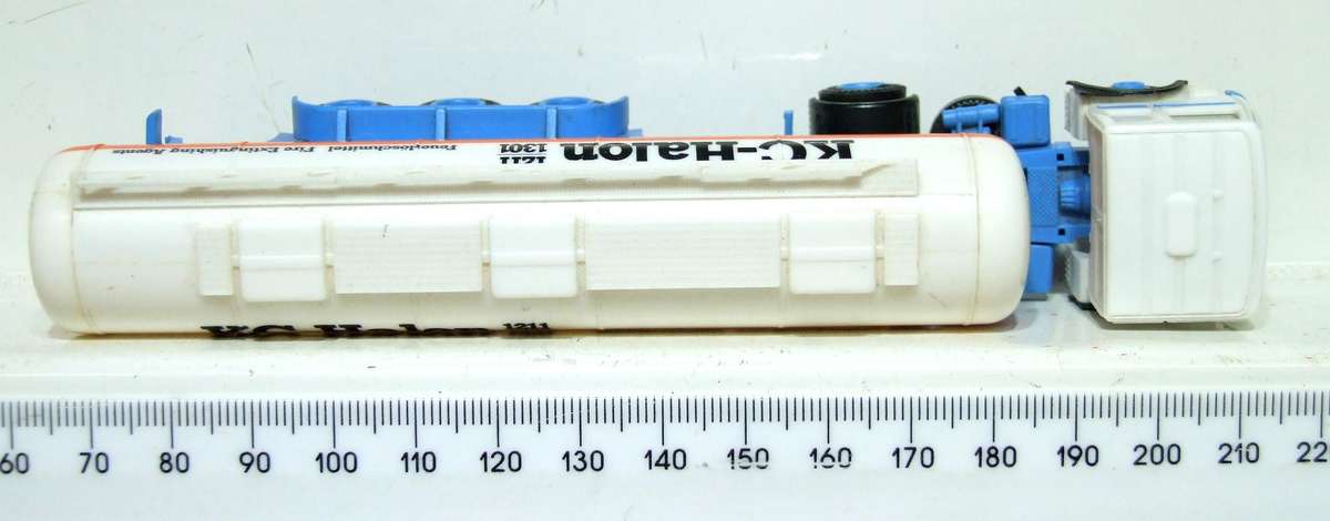 HERPA HO: Detailed MAN Truck & Trailer in Fair Un-Boxed Condition.(Germany)