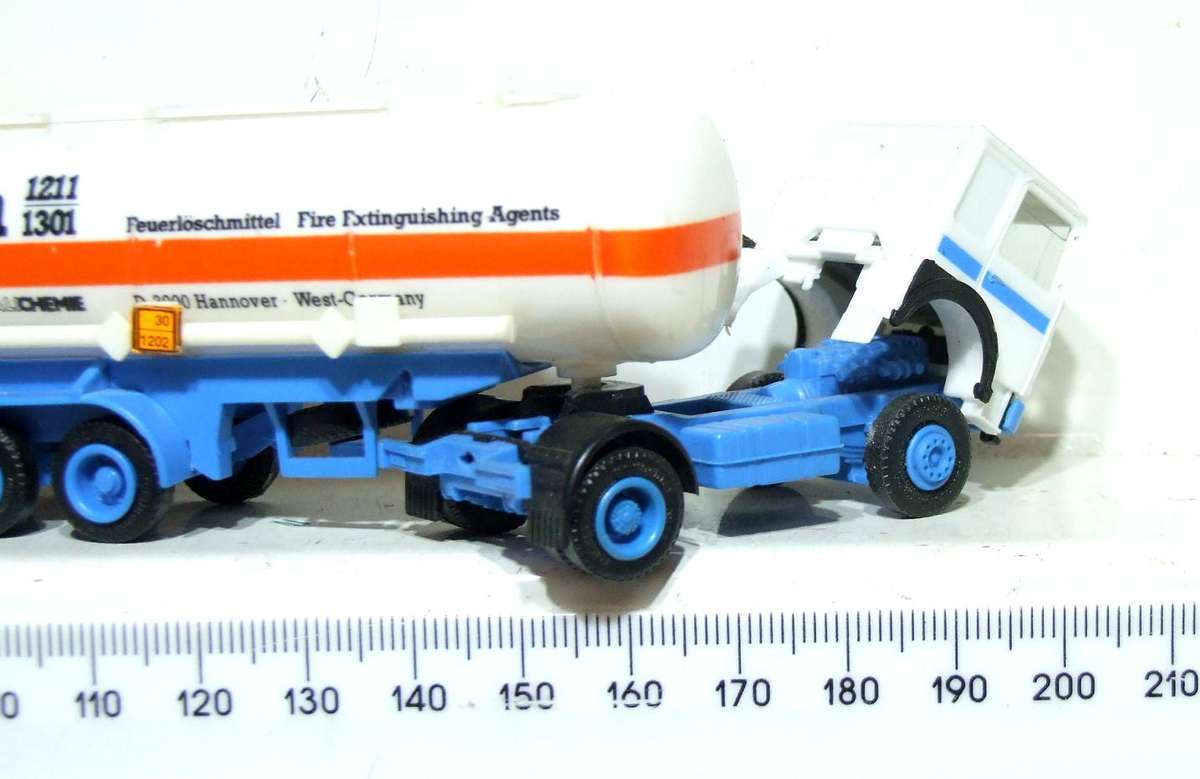 HERPA HO: Detailed MAN Truck & Trailer in Fair Un-Boxed Condition.(Germany)