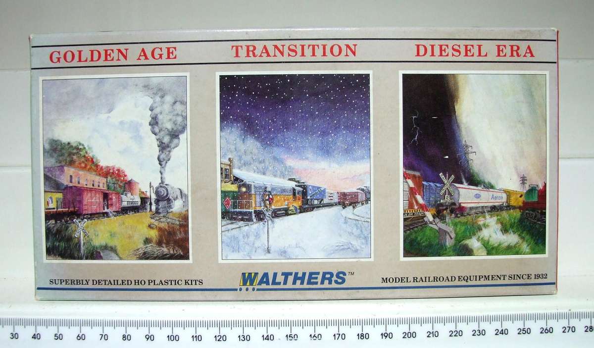 WALTHERS HO: Colorful 40'  "ARMOUR" Reefer Car in New, Assembled and Boxed condition.