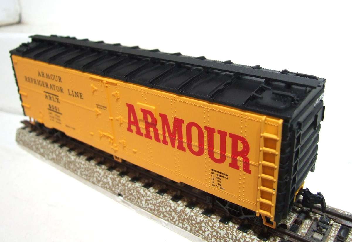 WALTHERS HO: Colorful 40'  "ARMOUR" Reefer Car in New, Assembled and Boxed condition.