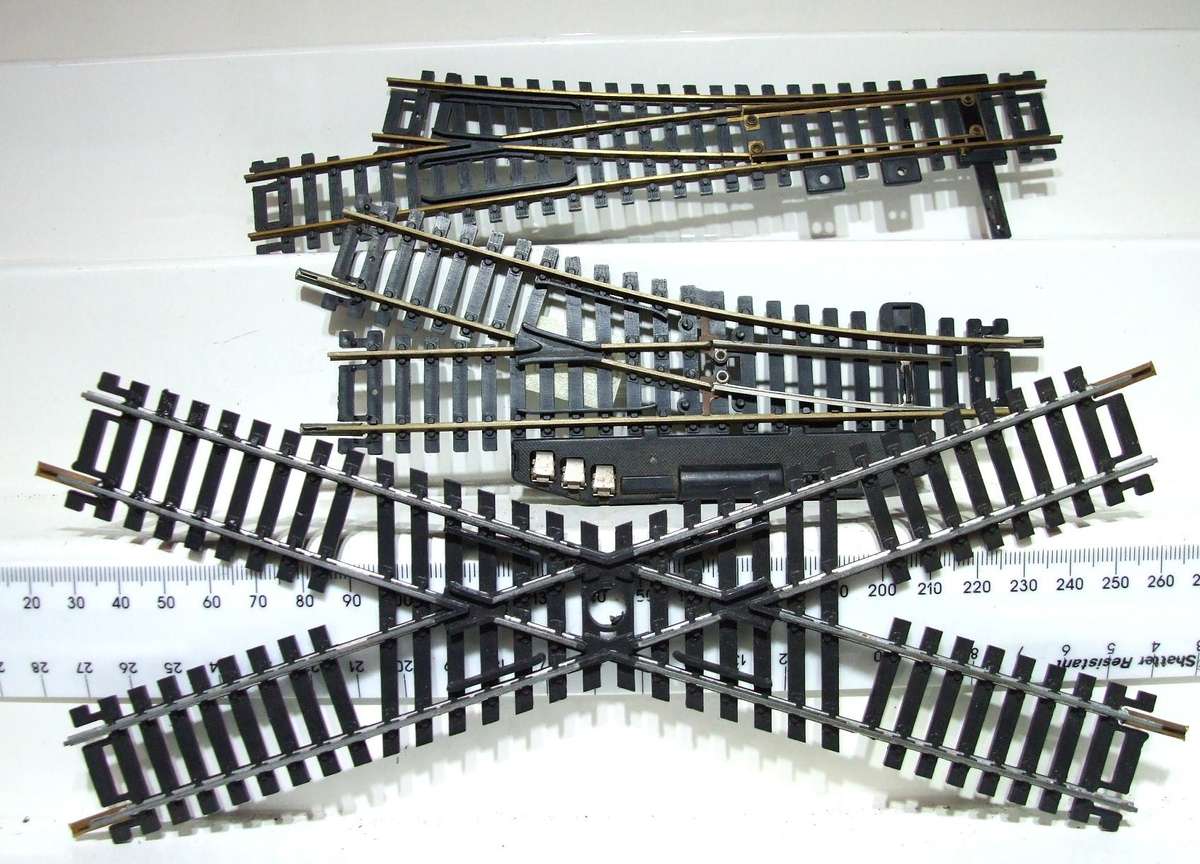 LIMA HO/OO: 2x Points and a Crossover are up for Auction in Fair Used Condition.(Italy)