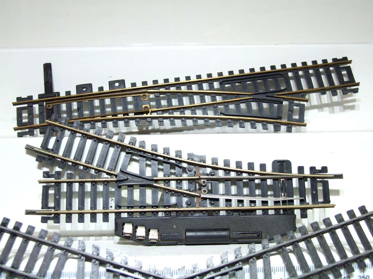 LIMA HO/OO: 2x Points and a Crossover are up for Auction in Fair Used Condition.(Italy)