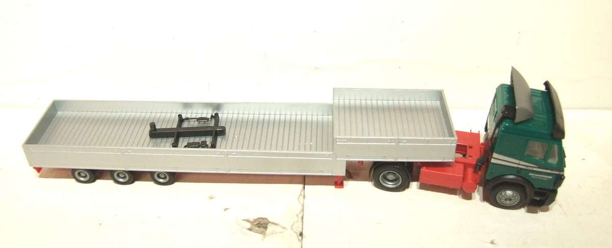 HERPA HO: Highly Detailed "SACHSENTRANS" Mercedes Benz Horse & Trailer in Good Boxed Condition.