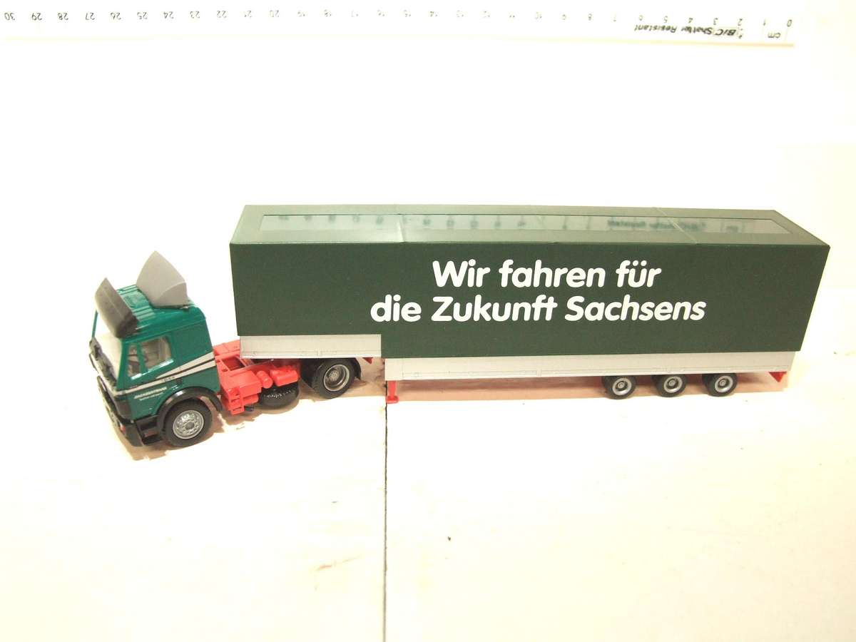 HERPA HO: Highly Detailed "SACHSENTRANS" Mercedes Benz Horse & Trailer in Good Boxed Condition.