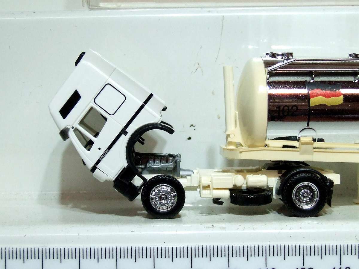 HERPA HO: Highly Detailed "iMGRUND" Mercedes Benz Horse & Tanker in Good Boxed Condition.