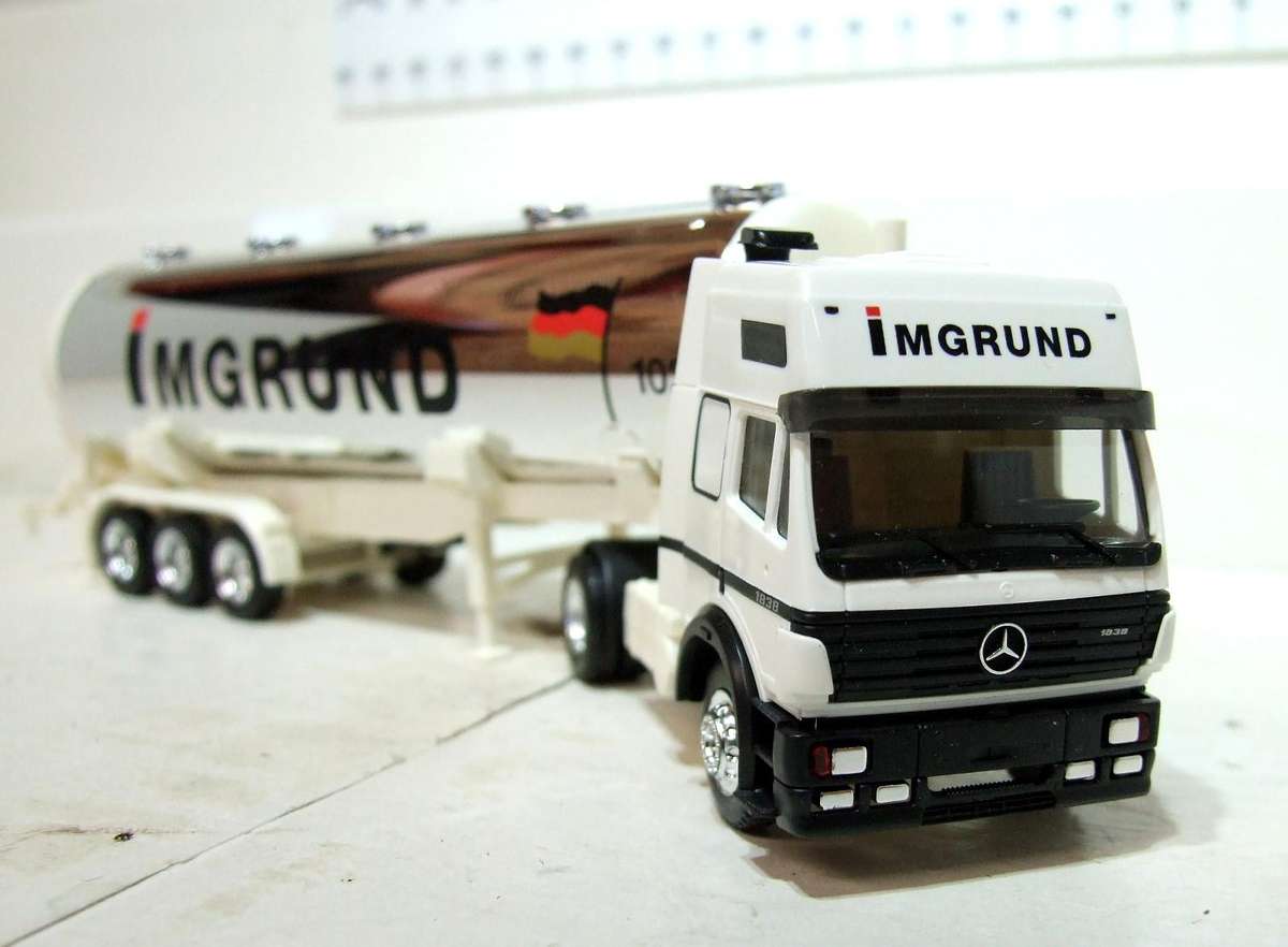 HERPA HO: Highly Detailed "iMGRUND" Mercedes Benz Horse & Tanker in Good Boxed Condition.