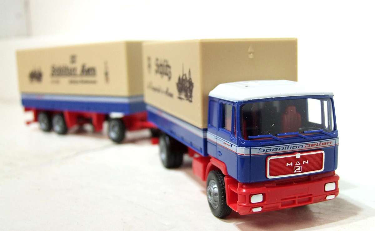 HERPA HO: Highly Detailed "SCHLITZER KORN" MAN Truck & Trailer in Good Un-Boxed Condition.