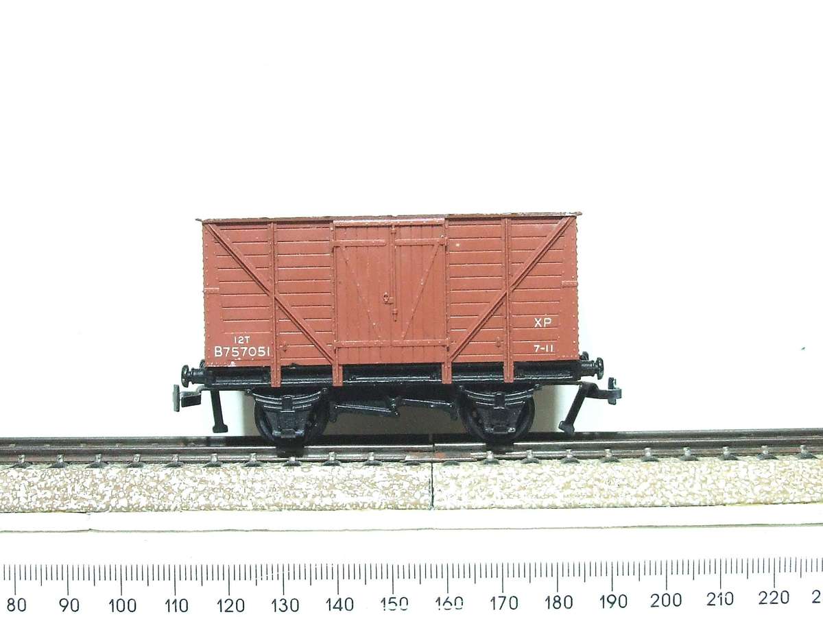 HORNBY DUBLO OO: Vintage Closed Car in  Fair, Un-Boxed condition(England)