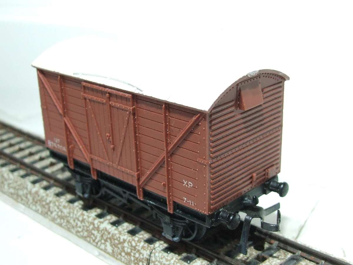 HORNBY DUBLO OO: Vintage Closed Car in  Fair, Un-Boxed condition(England)