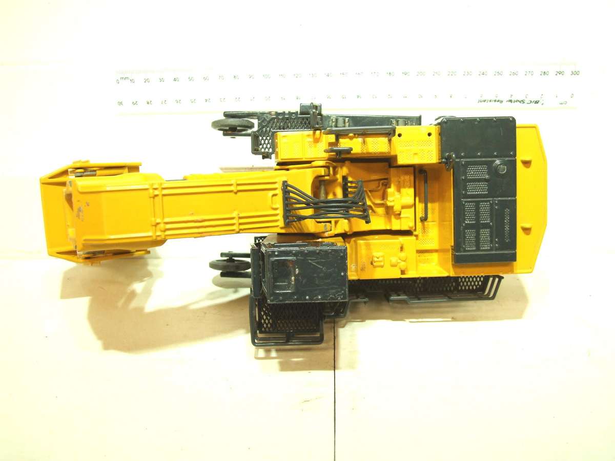 JOAL 1:50: Detailed Incomplete Komatsu PC1100LC  Excavator for Parts or Restoration.