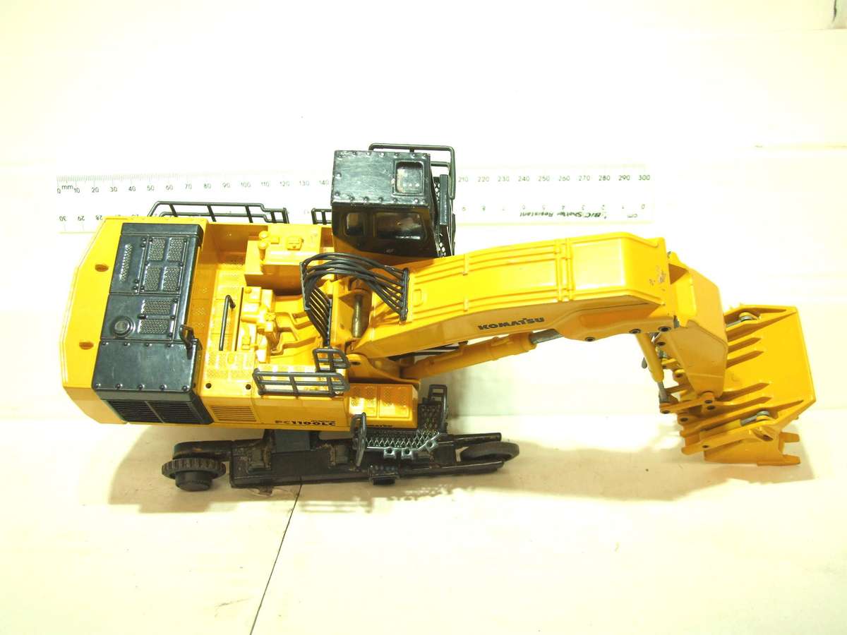 JOAL 1:50: Detailed Incomplete Komatsu PC1100LC  Excavator for Parts or Restoration.