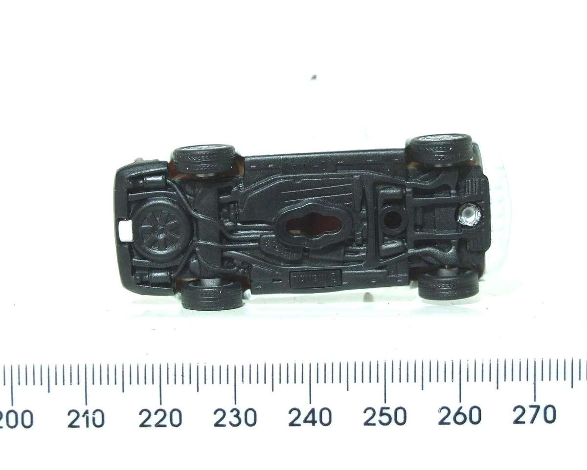 MALIBU HO: Highly Detailed Land Rover Discovery 3  in Good Un-Boxed Condition.