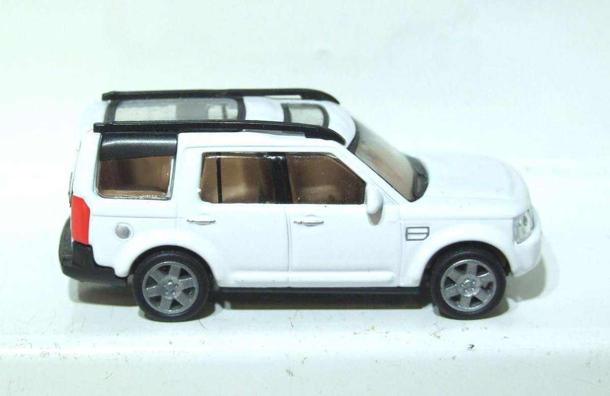 MALIBU HO: Highly Detailed Land Rover Discovery 3  in Good Un-Boxed Condition.