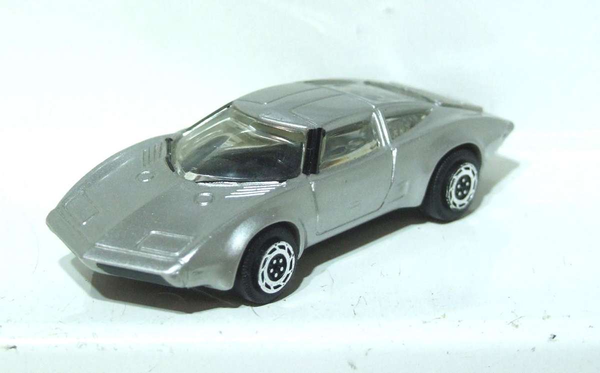 TM GM Corp HO: Highly Detailed 98 Aero Vette GT in Good Un-Boxed Condition.