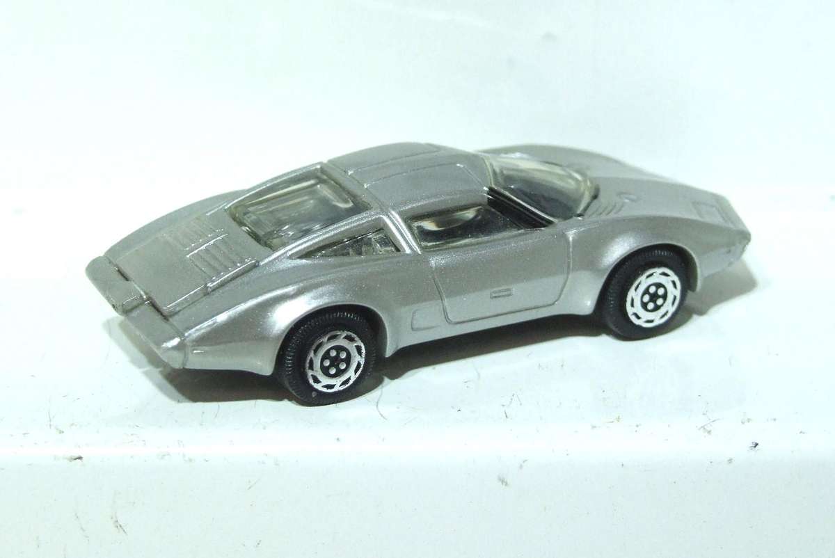 TM GM Corp HO: Highly Detailed 98 Aero Vette GT in Good Un-Boxed Condition.