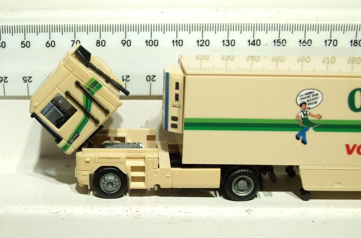 HERPA HO: Highly Detailed "OBST GEMUSSE" Renault Horse & Trailer in Good Boxed Condition.