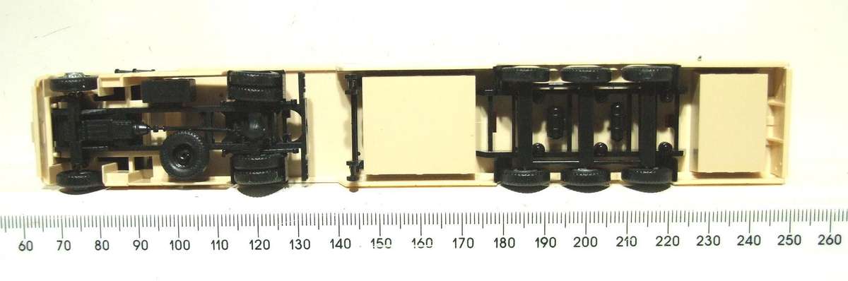 HERPA HO: Highly Detailed "OBST GEMUSSE" Renault Horse & Trailer in Good Boxed Condition.