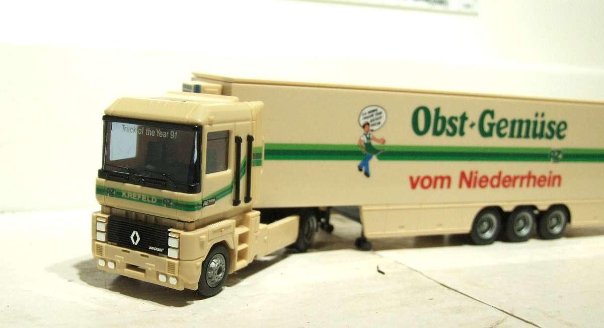 HERPA HO: Highly Detailed "OBST GEMUSSE" Renault Horse & Trailer in Good Boxed Condition.