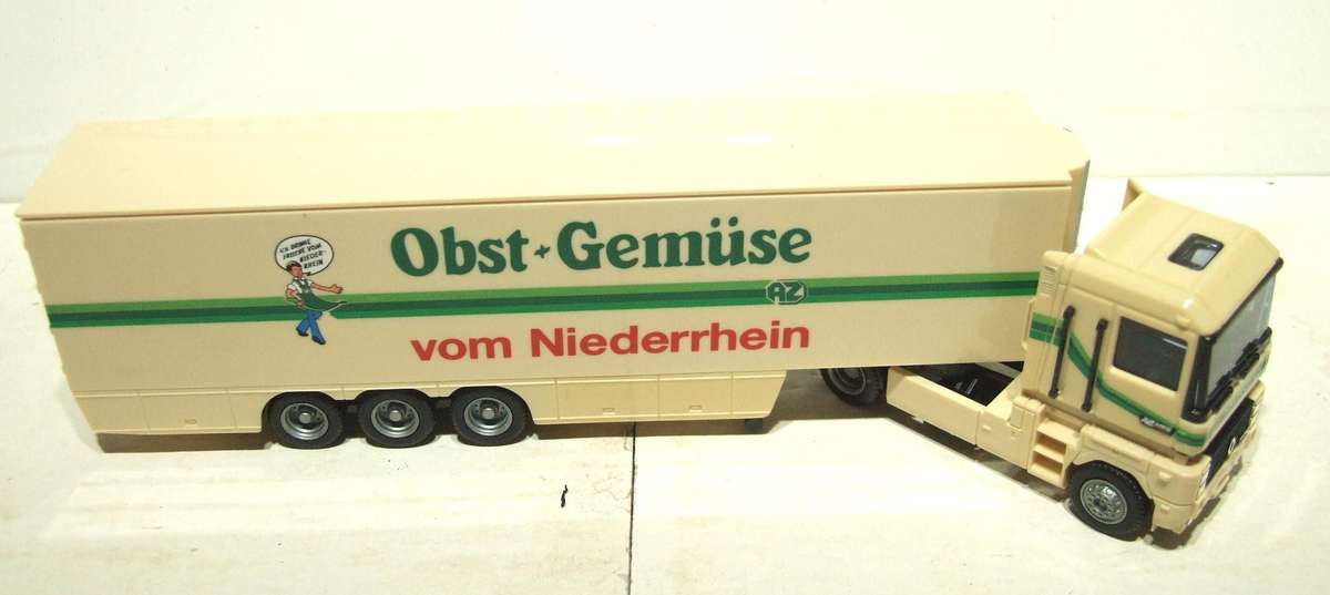 HERPA HO: Highly Detailed "OBST GEMUSSE" Renault Horse & Trailer in Good Boxed Condition.