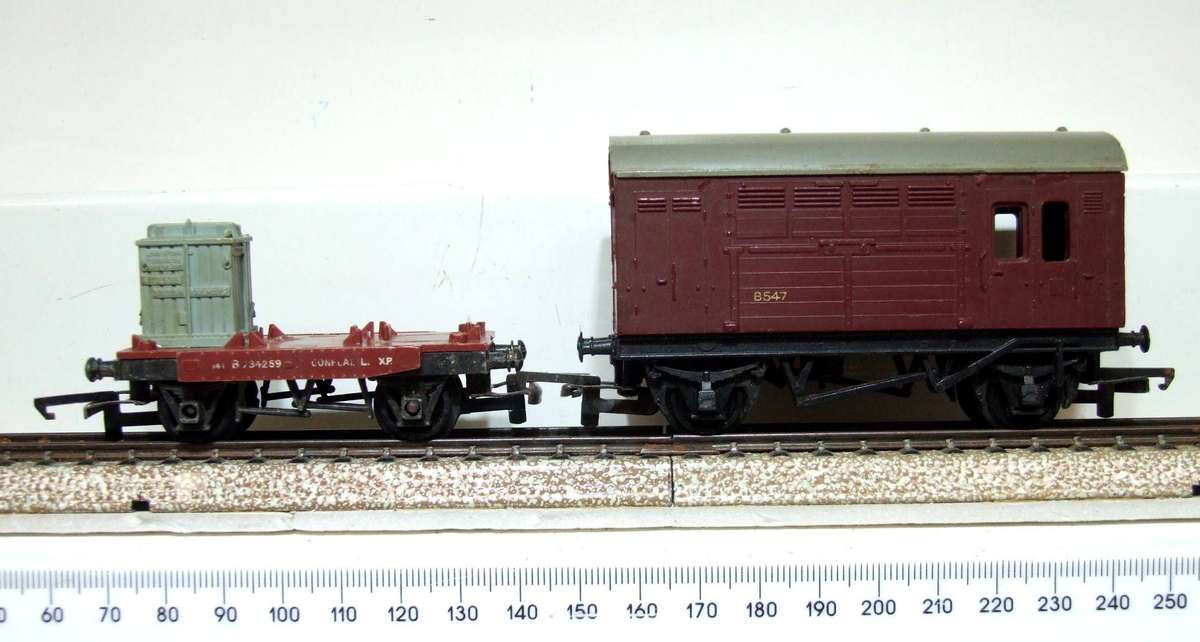 TRI-ANG OO:  Vintage English Container Carrier + Baggage Van in Scrap Un-Boxed condition.