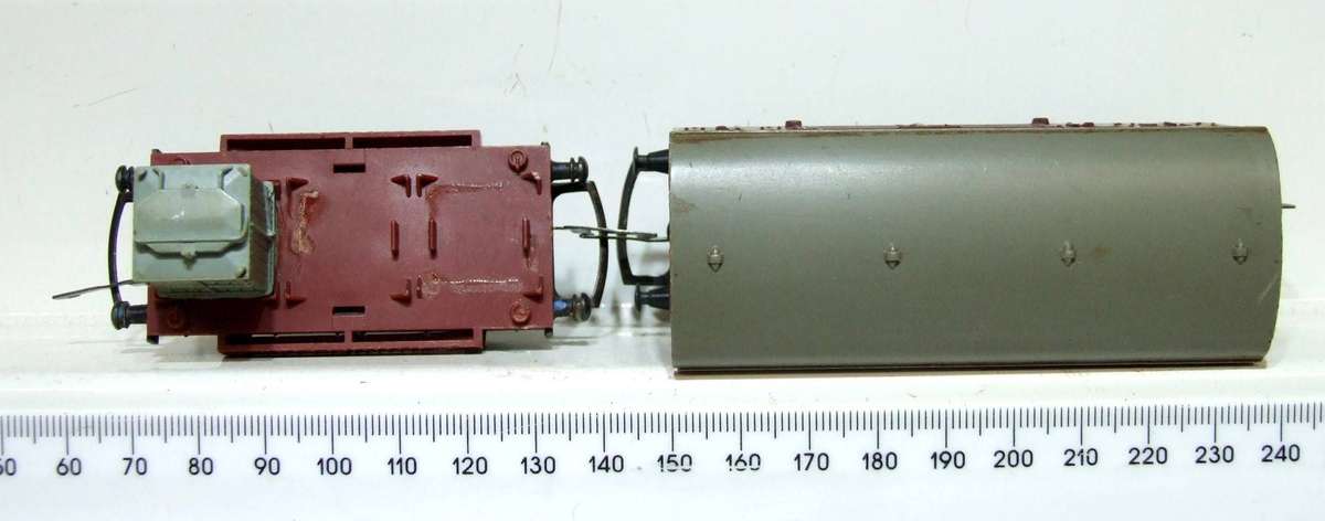 TRI-ANG OO:  Vintage English Container Carrier + Baggage Van in Scrap Un-Boxed condition.