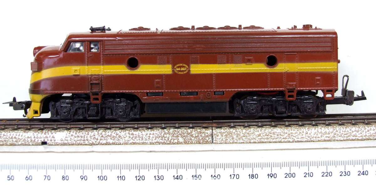 LIFE-LIKE HO: Vintage SAR 34 Diesel Loco in Good Un-Boxed condition.