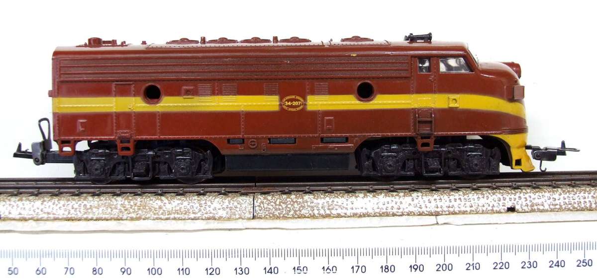 LIFE-LIKE HO: Vintage SAR 34 Diesel Loco in Good Un-Boxed condition.