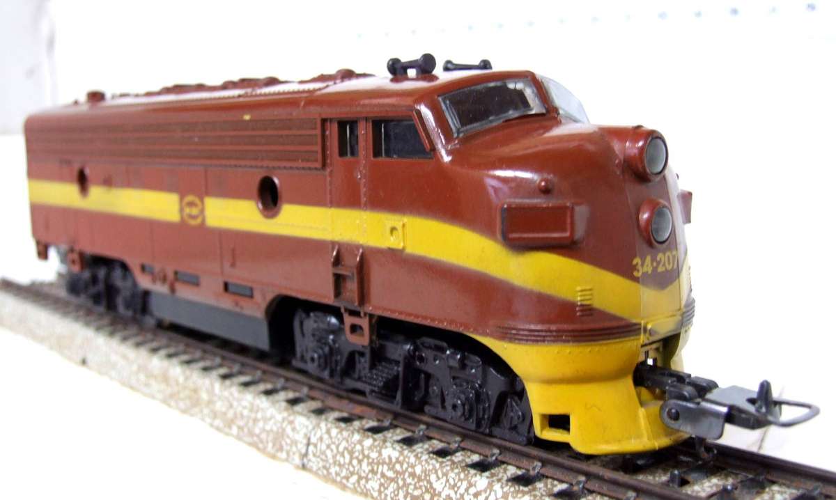 LIFE-LIKE HO: Vintage SAR 34 Diesel Loco in Good Un-Boxed condition.