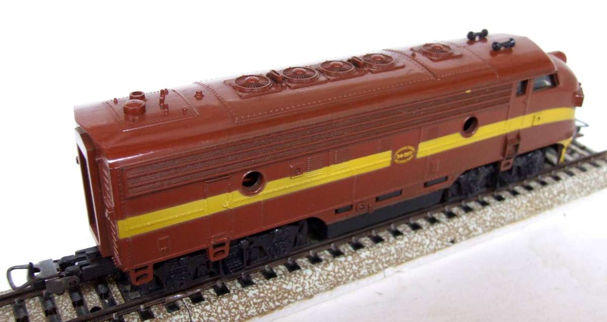 LIFE-LIKE HO: Vintage SAR 34 Diesel Loco in Good Un-Boxed condition.