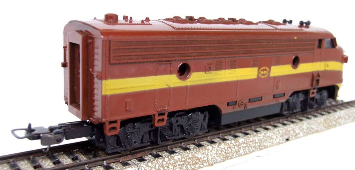 LIFE-LIKE HO: Vintage SAR 34 Diesel Loco in Good Un-Boxed condition.