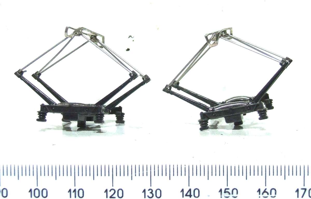 LIMA HO: 1pr SAR E5 Locomotive Pantographs  in Good condition(with new Springs) for Parts.(Italy)