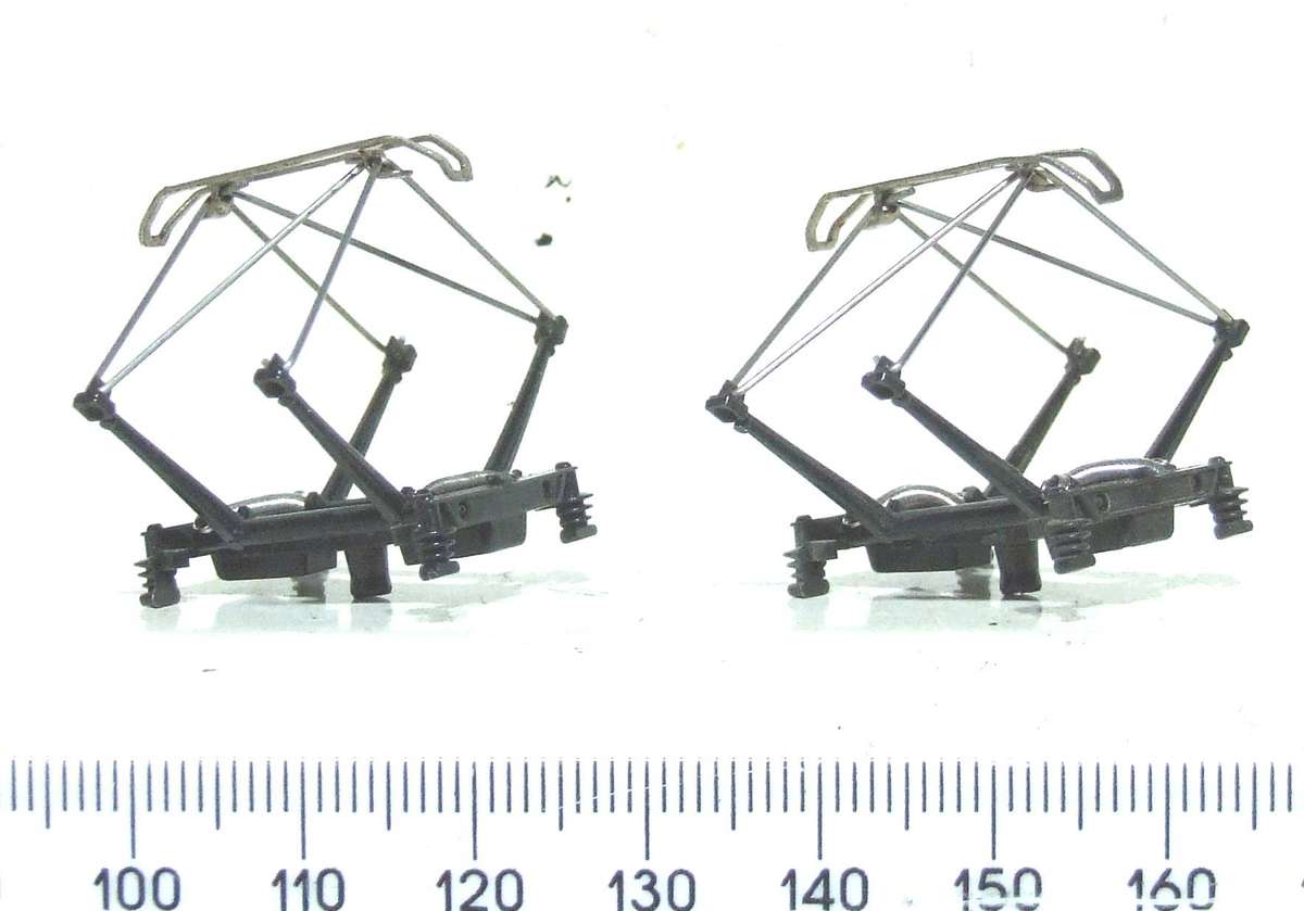 LIMA HO: 1pr SAR E5 Locomotive Pantographs  in Good condition(with new Springs) for Parts.(Italy)