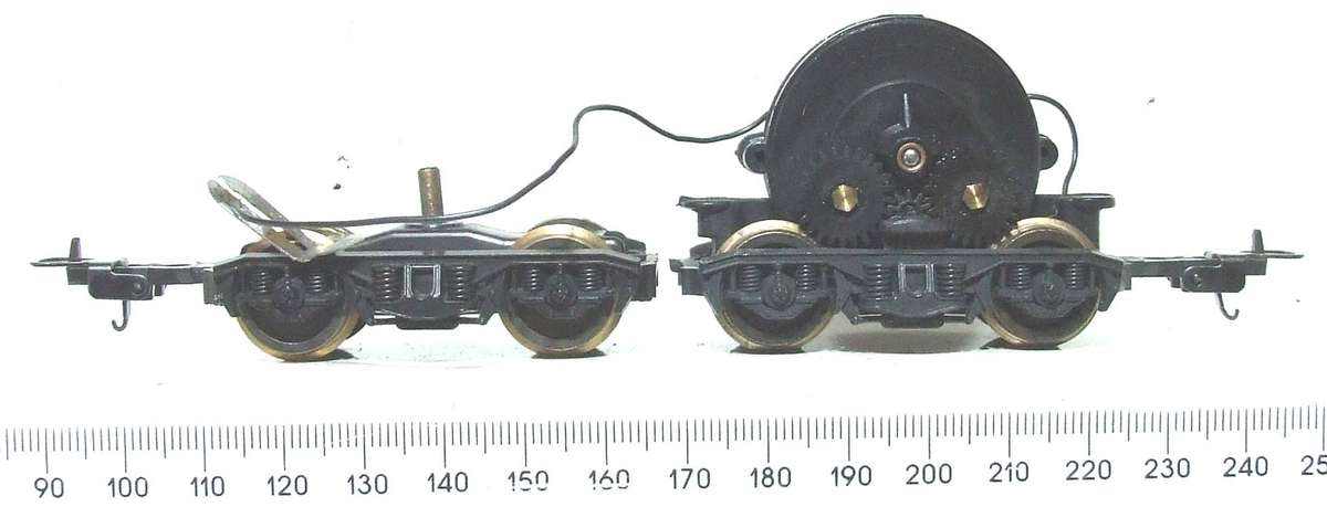 LIMA HO: SAR E5 Loco Power Bogies with Low Gearing Configuration in Good Condition for Parts.(Italy)