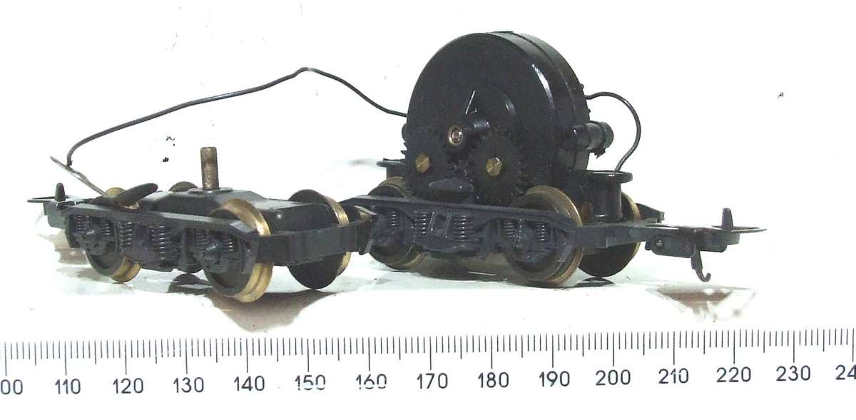 LIMA HO: SAR E5 Loco Power Bogies with Low Gearing Configuration in Good Condition for Parts.(Italy)